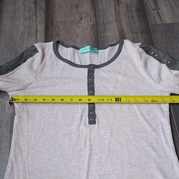 Filly Flair waffle thermal top with lace Size S - Picture 9 of 12
